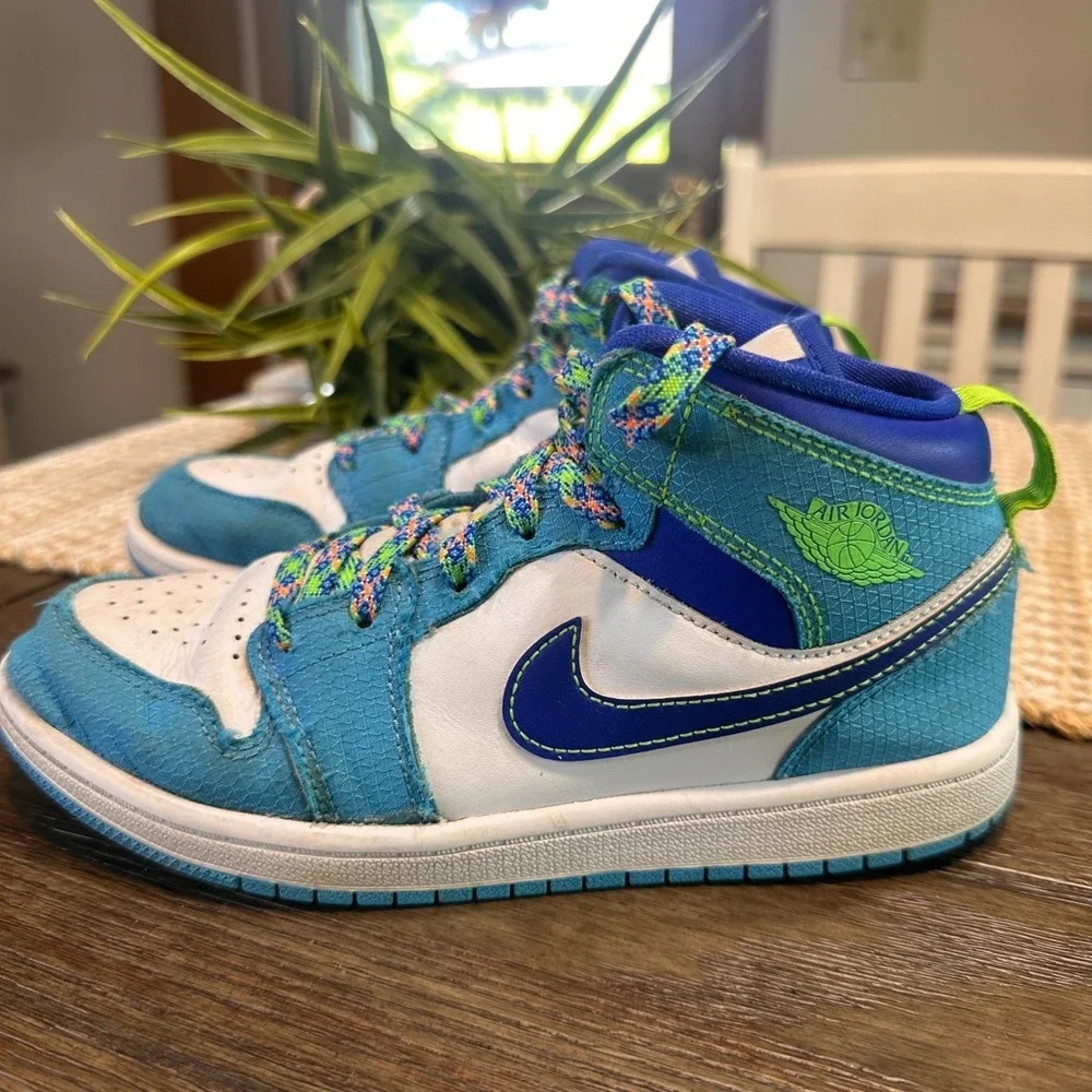 Nike Air Jordan 1‎ Mid SE Sprite Blue Basketball Shoes Sneakers Kids 2.5Y